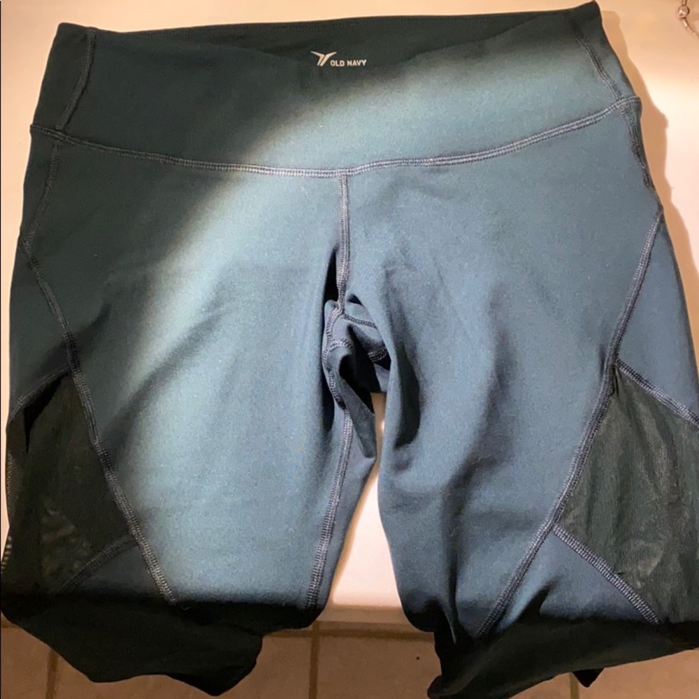 Old Navy active Capri’s